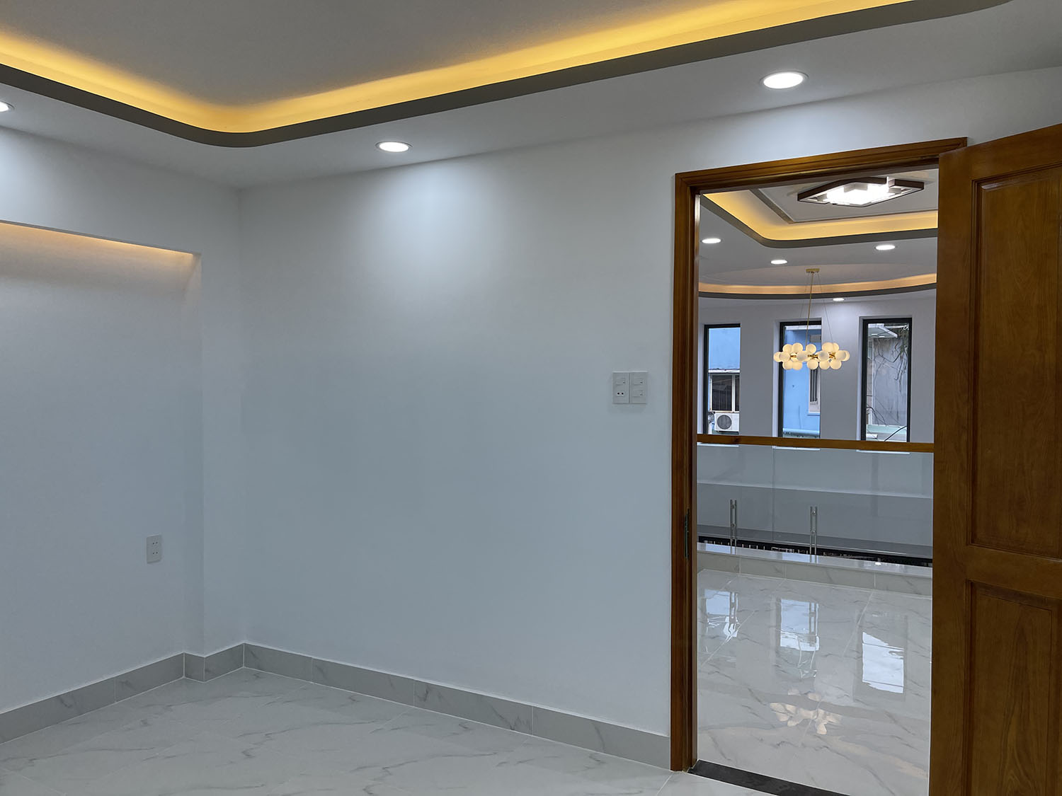 Bán nhà Nơ Trang Long, Quận Bình Thạnh Tuyệt phẩm 4 lầu (4,2m x 14m) tk Singapore ôtô đổ trong nhà.